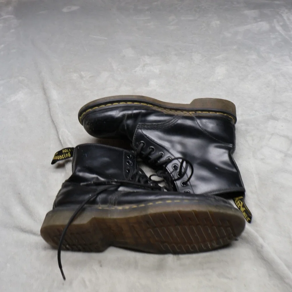 Dr Martens Unisex M8 L9 Boots Black Smooth Leather Lace Up‎ Classic Everyday